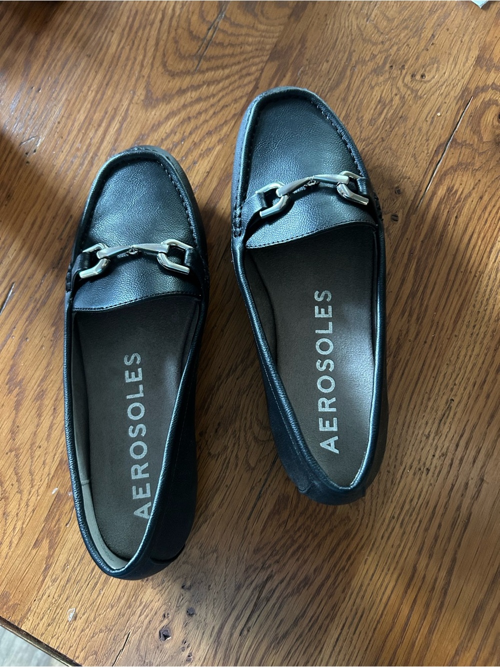 AEROSOLES Black Leather Chain-Accent Loafers